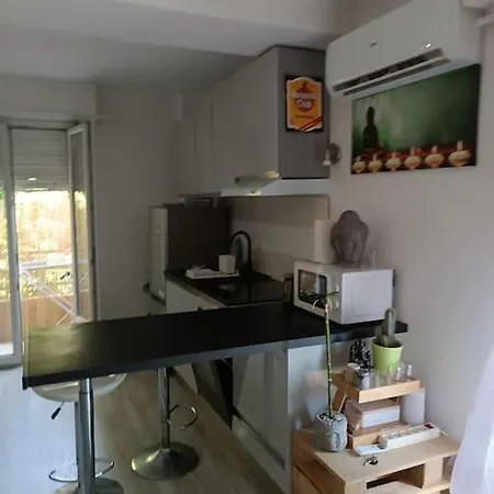 Dans Immeuble De Apartamento Saint-Laurent-du-Var